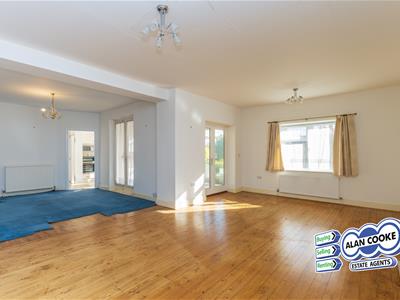 OPEN PLAN DINING ROOM & LIVING ROOM
